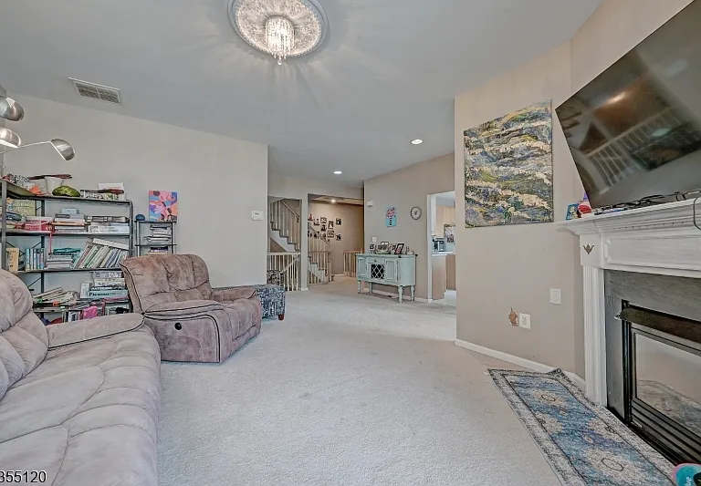 408 Kensington Ln — Photo 9