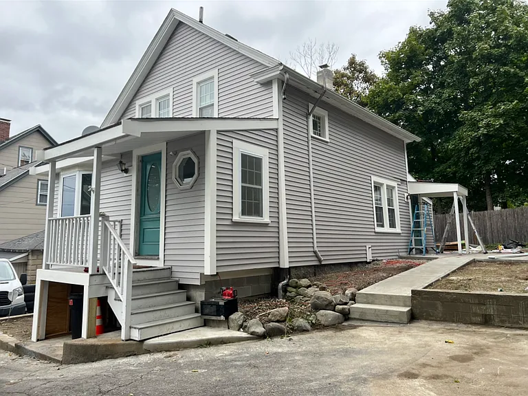904 Main St — Photo 1