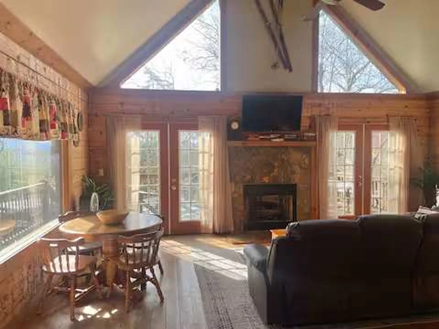 2 bed, 2.0 bath, $3,717 — Photo 2