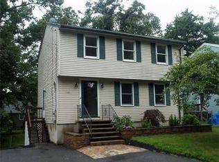 22 Hilltop Rd, Dracut, MA 01826