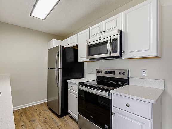 4th image of 2150 C Clearwater Dr. #C