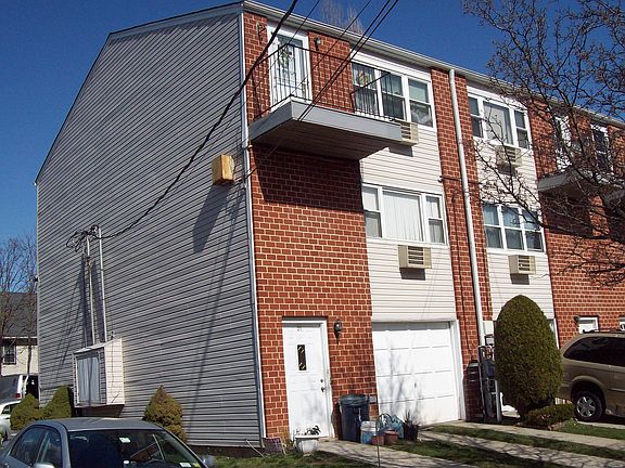 4th image of 21 Francine Ct #A