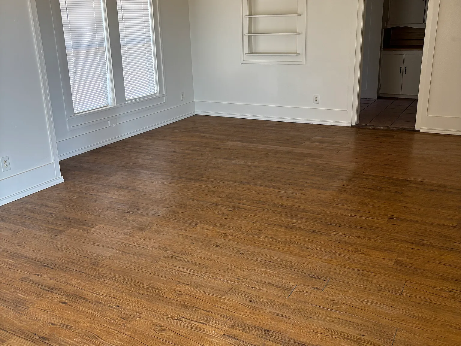2 bed, 1980 sqft, $1,000 — Photo 2