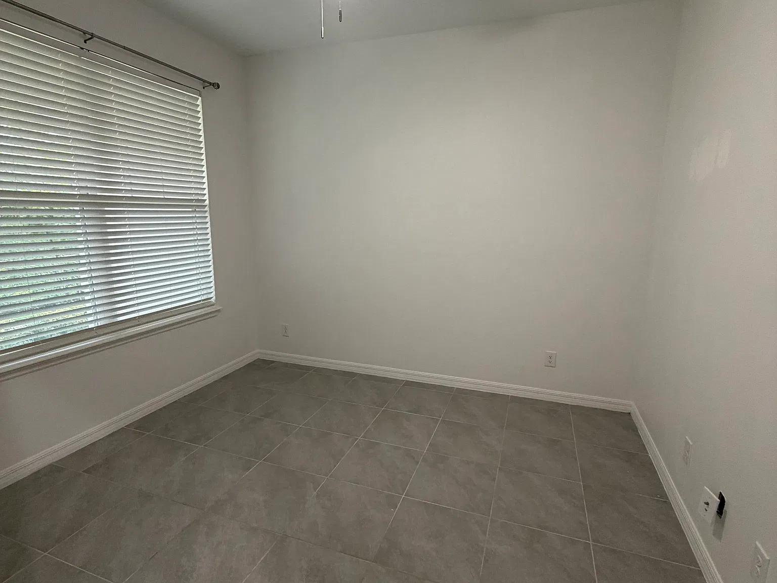 4 bed, 2.5 bath, 1868 sqft, $2,500 — Photo 2