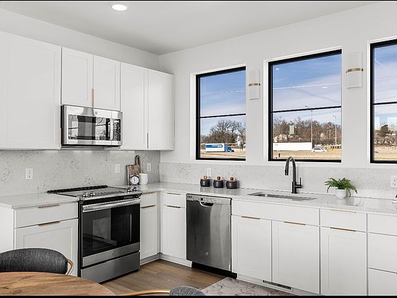 5th image of 1363 Keosauqua Way