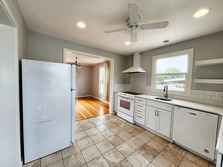 1014 Perkins Ave — Photo 10