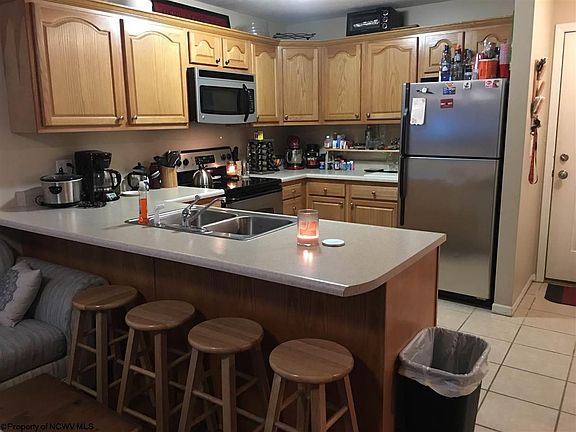 3rd image of 321 Creekside Dr