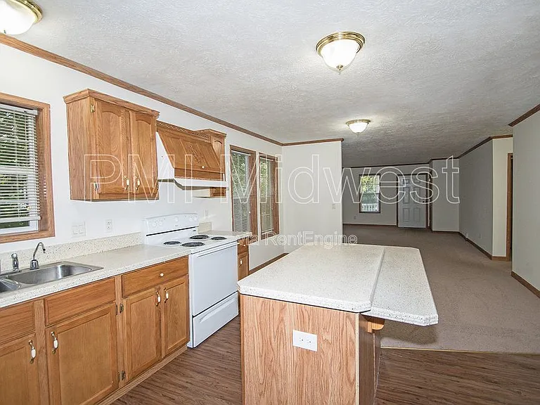 11845 Center St — Photo 11