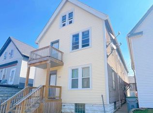 2452 S 17th St, Milwaukee, WI 53215