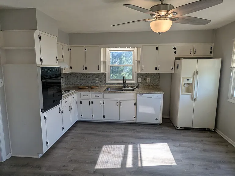 1195 Old Leetown Pike — Photo 4