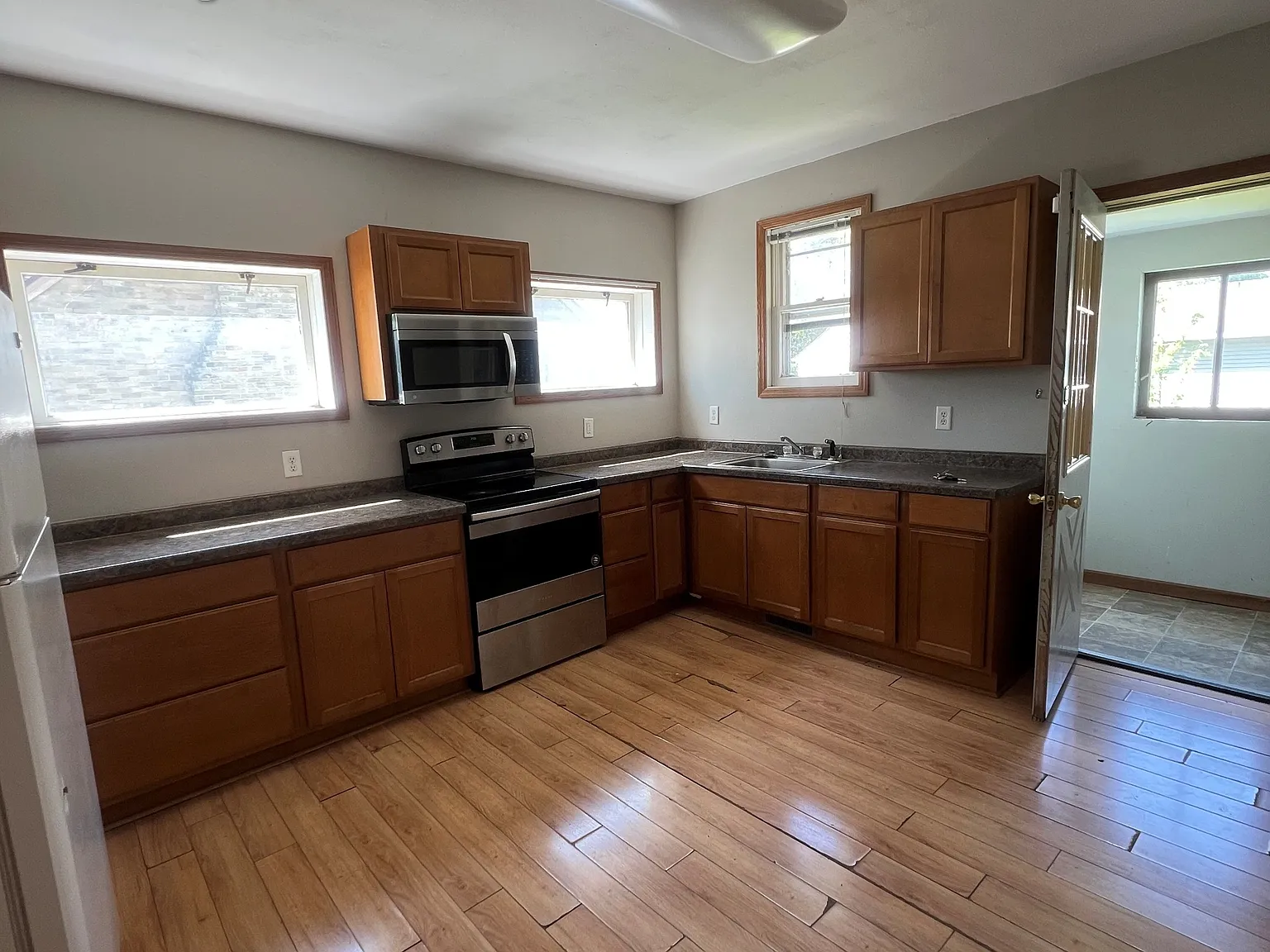1406/1408 Oshkosh Avenue - 1408 — Photo 2