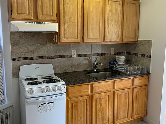 4th image of 162 Allen St APT 12