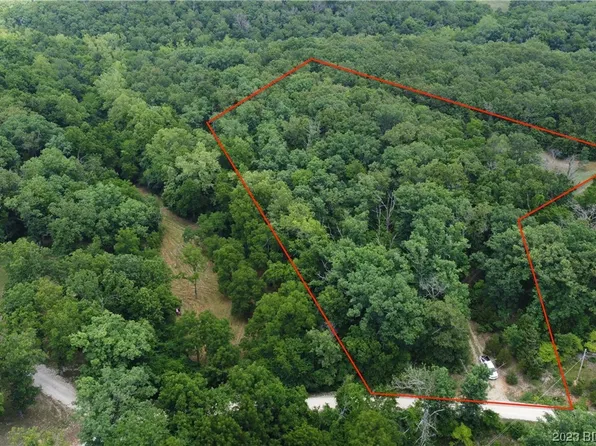 398 Lakota Dr, Linn Creek, MO 65052