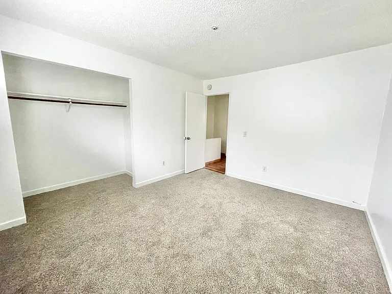 1105 Jennings Ave — Photo 8