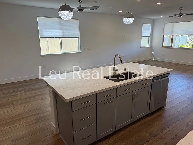 8961 Cerro Vista Dr — Photo 6