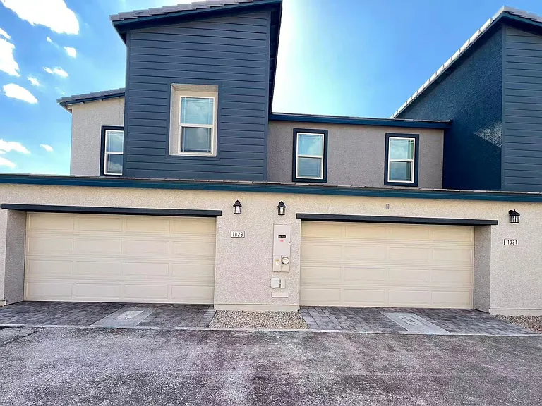 1923 Stanza Vista St — Photo 3