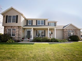 1025 Rustic View Ct, Eldridge, IA 52748