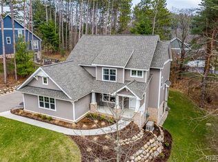 8577 Mystic Pines Ct, Pinckney, MI 48169