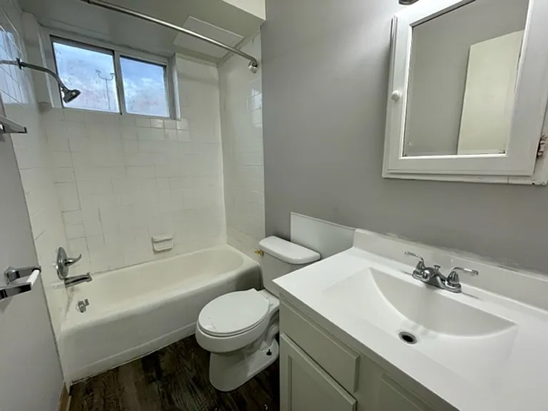 Apartment off 28th and Clyde Park Available — Photo 83
