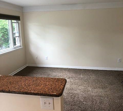 5th image of 2968 Buckingham Ave
