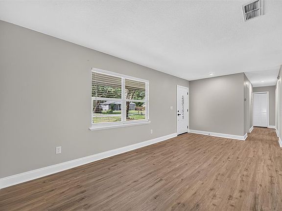 4th image of 262 MARJORIE BOULEVARD