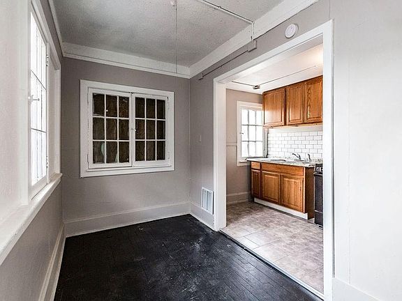 5th image of 1703 Park St APT 4