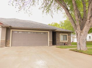 303 N 1st St, Doon, IA 51235
