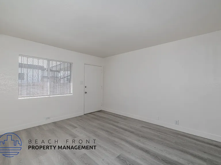 903 N Sloan Ave — Photo 5