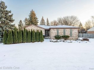 194 E Long Lake Rd, Troy, MI 48085