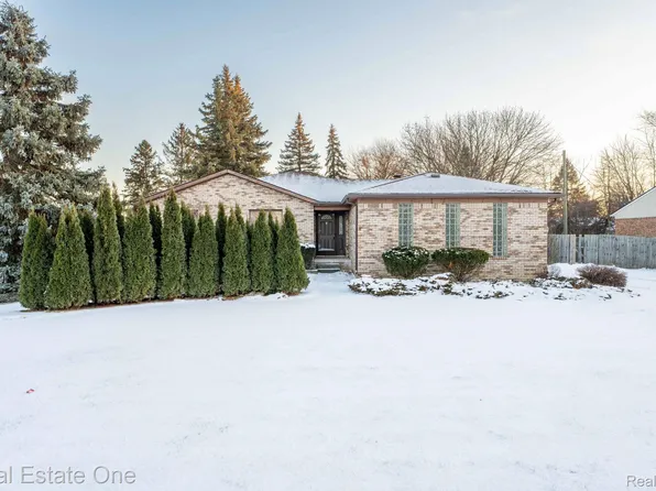 194 E Long Lake Rd, Troy, MI 48085