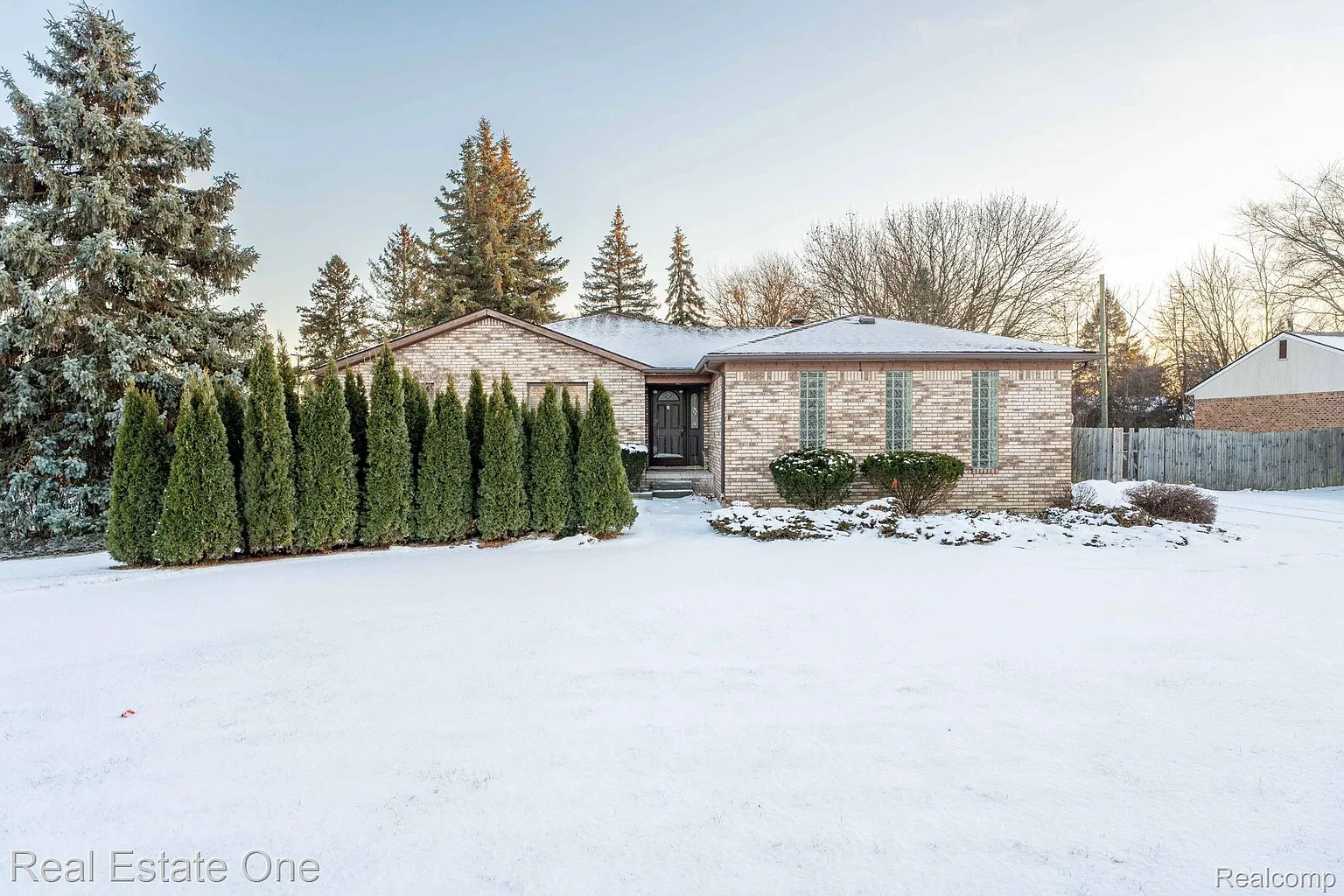 194 E Long Lake Rd photo 1