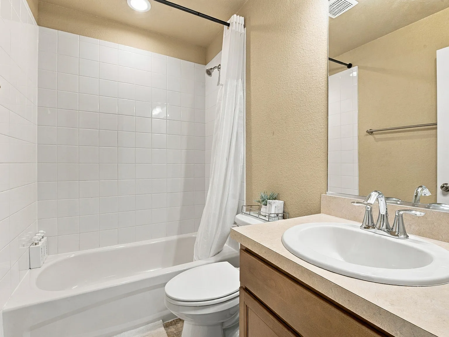 3 bed, 2.5 bath, 2143 sqft, $2,750 — Photo 3