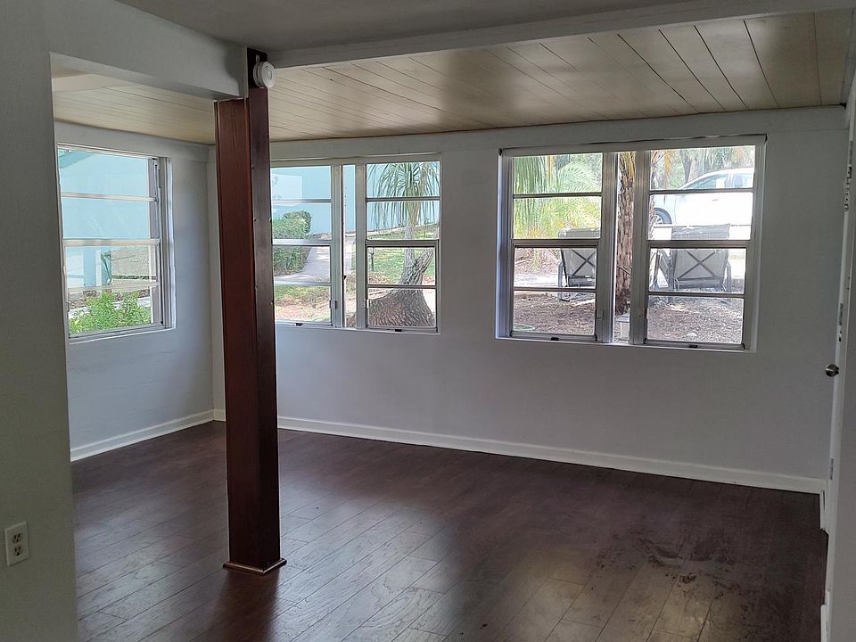 1st image of 1641 Lakeview Dr #X