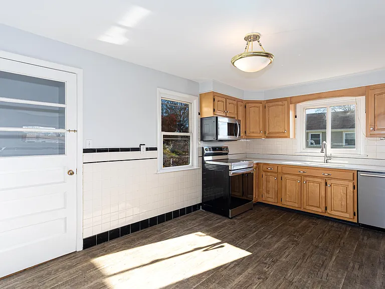 272 Hunyadi Ave #2 — Photo 10