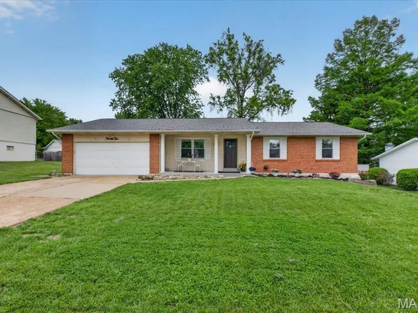 22 Armitage Dr, Saint Peters, MO 63376