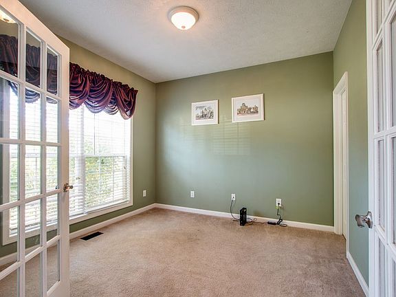 4th image of 8008 Vineyard Ln