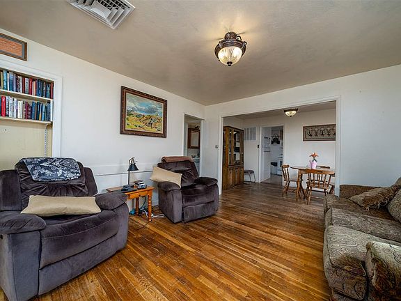 4th image of 1040 Glenwood Dr