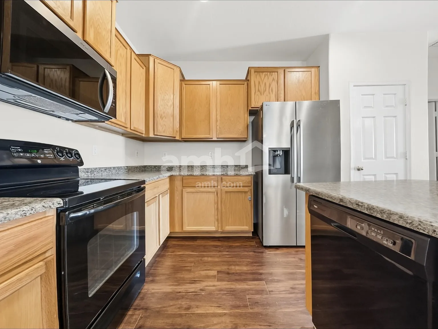 4 bed, 2.0 bath, 2348 sqft, $2,185 — Photo 3