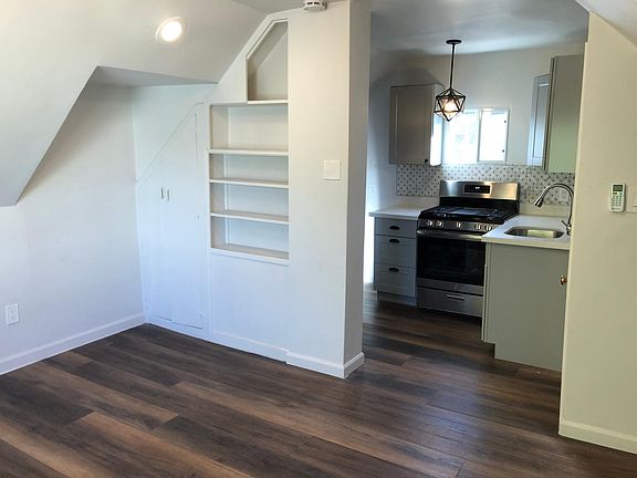 3rd image of 1115 E Whitton Ave #3