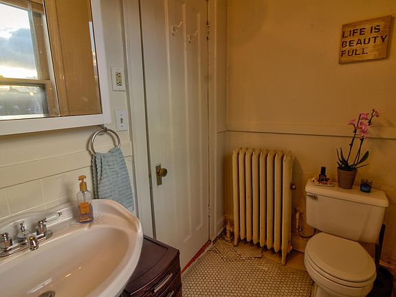 4th image of 35 Lexington Pkwy S #35