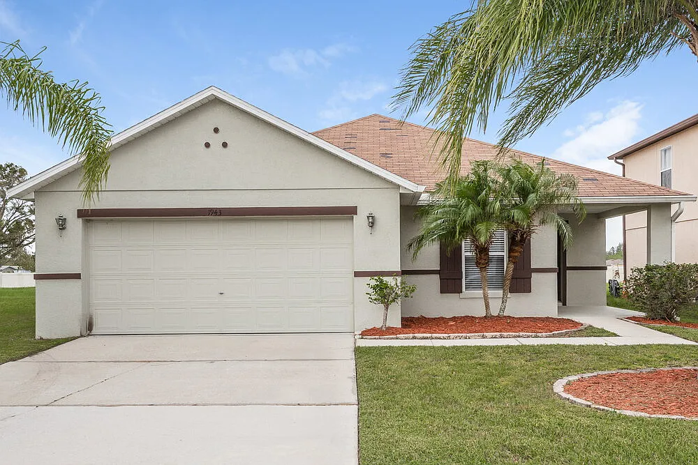 3 bed, 2.0 bath, 1655 sqft, $2,230 — Photo 1