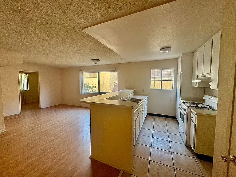 123 W Acacia Ave #204 — Photo 6