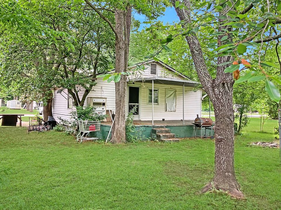 2nd image of 1014 Crawford Dr