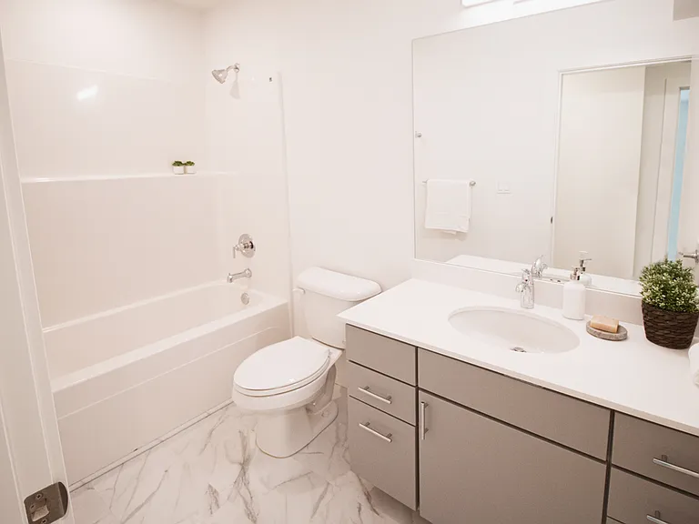 Edric Apartments — Photo 11
