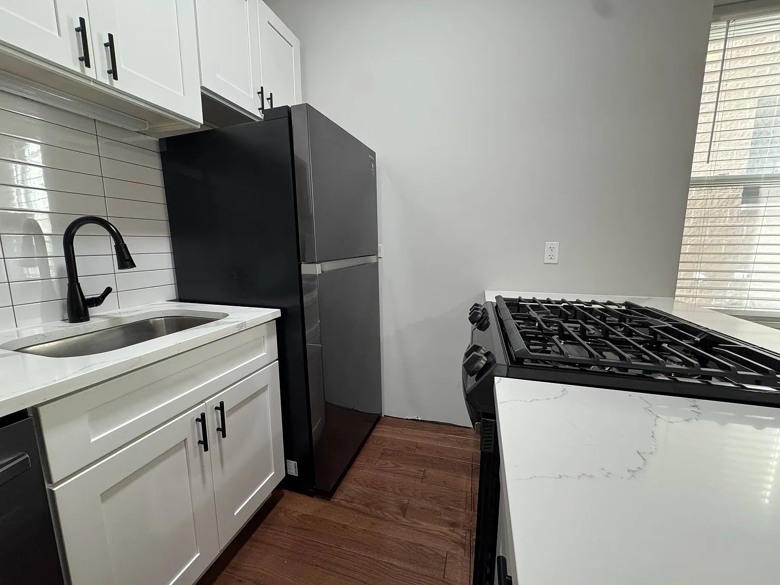 3505 N Sheffield Ave — Photo 3