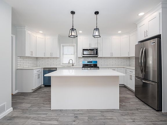 3rd image of 81 Lynbrook Ave Floor 1