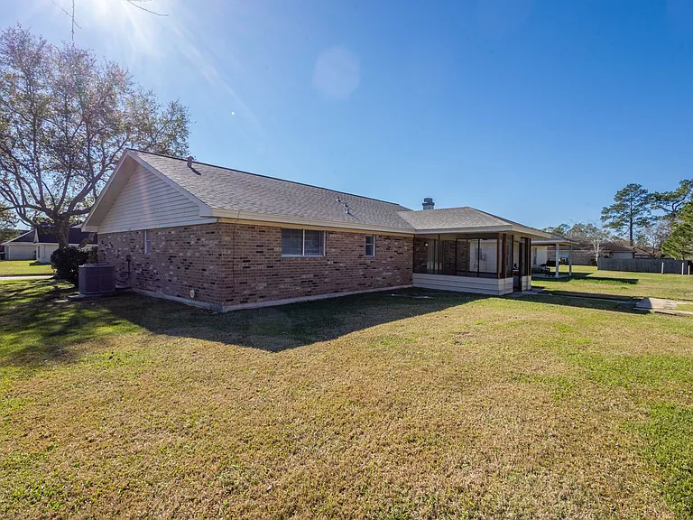5810 Meadowview Rd — Photo 14