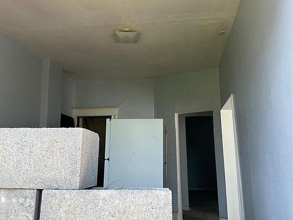 4th image of 2145 Stansbury St