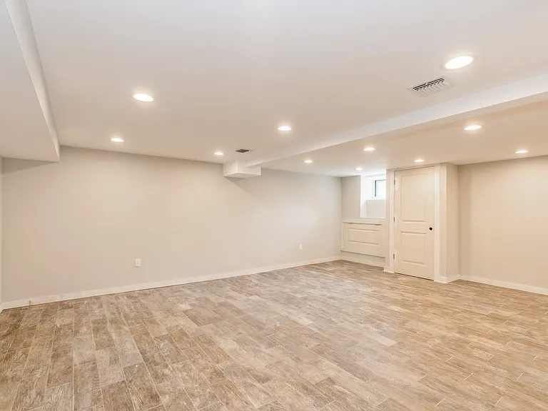 66 E Gramercy Pl — Photo 31
