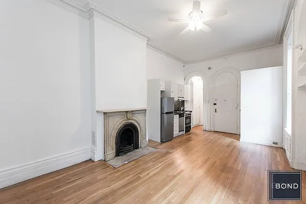 Rented by Bond New York | media 25